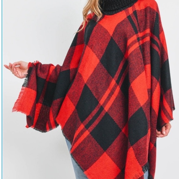 HOLIDAY PLAID PONCHO - Picture 4 of 5